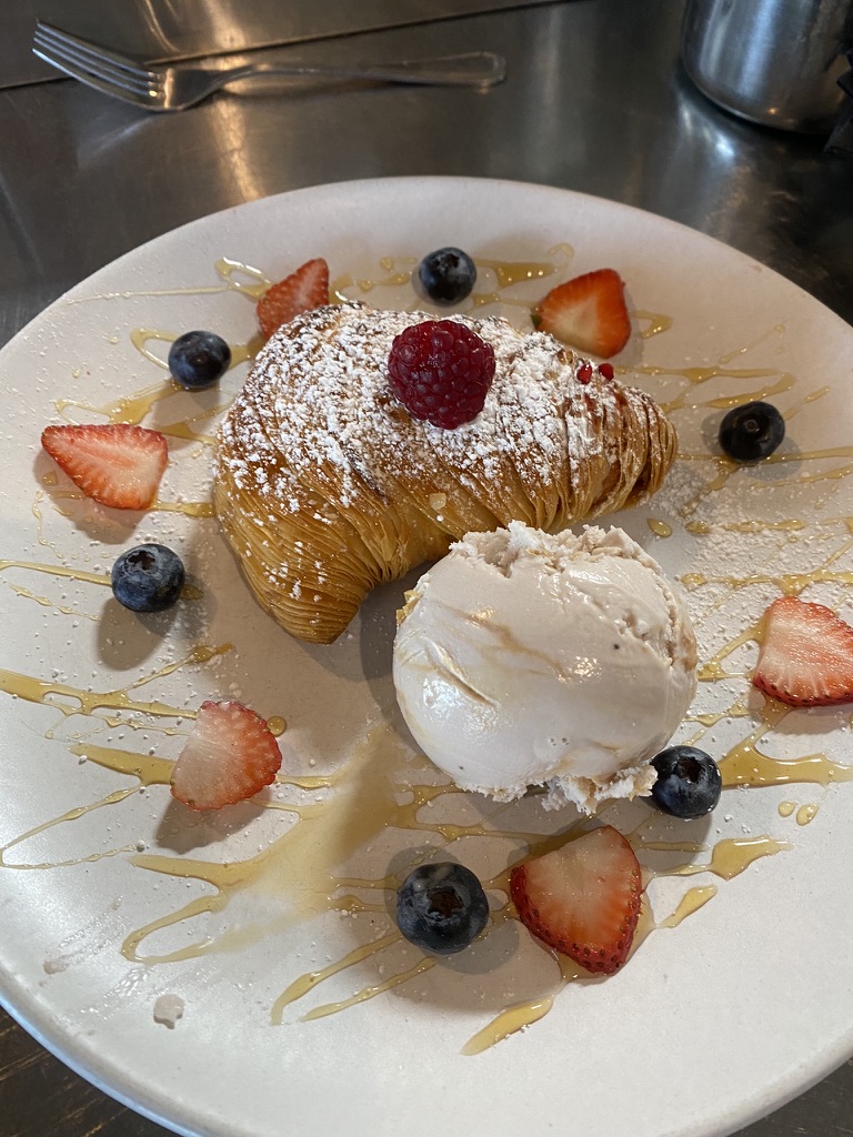 Sfogliatelle pastry with fresh berries